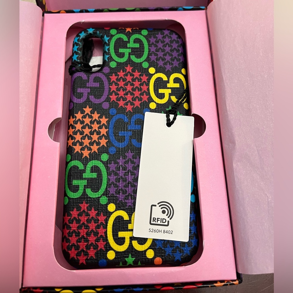 GUCCI iPhone X/XS case ‘Psychedelic’ collection.